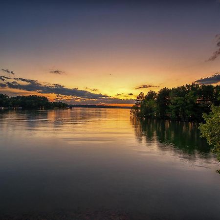 Lake Norman Hideaway มัวร์สวิลล์ ภายนอก รูปภาพ